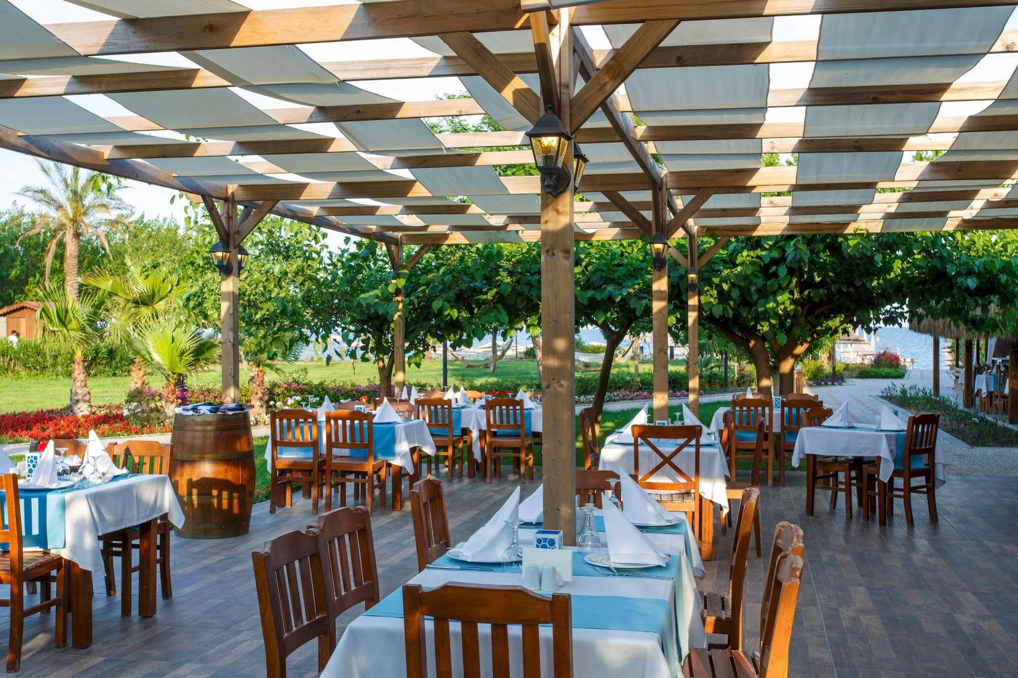 Lucida Beach Hotel Чамьюва Экстерьер фото